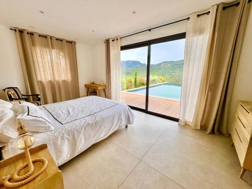 Villa Corian, vue sur l'Esterel et piscine chauffee in Les Adrets-de-l'Esterel