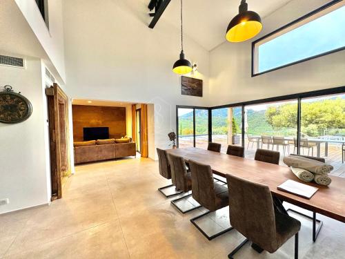 Villa Corian, vue sur l'Esterel et piscine chauffee in Les Adrets-de-l'Esterel