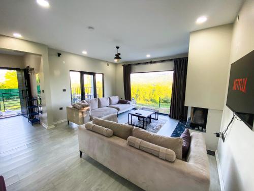 Küre Dağları Manzaralı Şömineli ve Bahçeli Villa (Kure Dagları Manzaralı Somineli ve Bahceli Villa) in Bartin