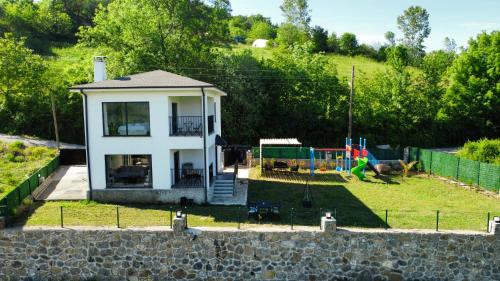 Küre Dağları Manzaralı Şömineli ve Bahçeli Villa