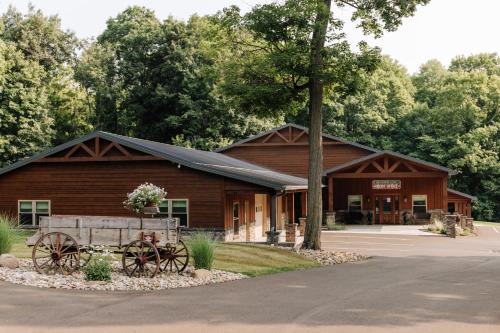 Sojourner's Lodge & Log Cabin Suites in 坎頓市中心