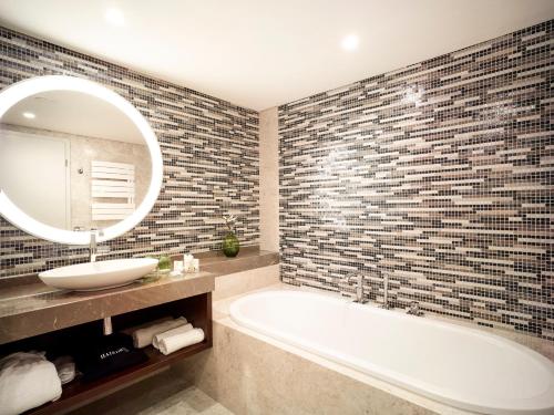 room detail thumbnail 2