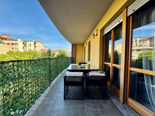Spacious 2-Bedroom Apartment with Large Terrace, Милан