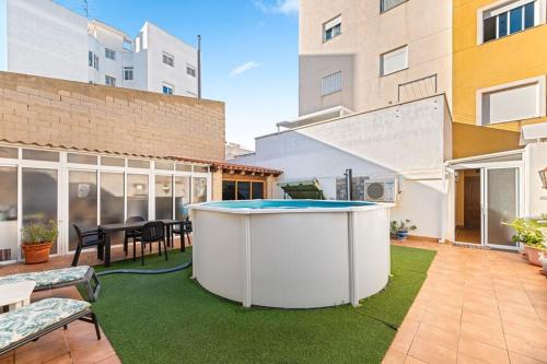 yovalu 1 yovalu con Balcon yovalutres con piscina, calle parodi in Torrevieja