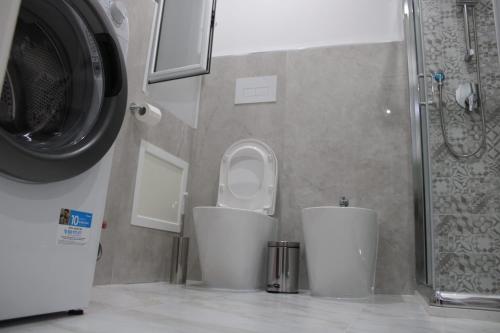 One-Bedroom Apartment image 6