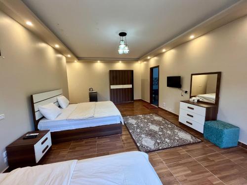 Luca Pyramids Inn - main image