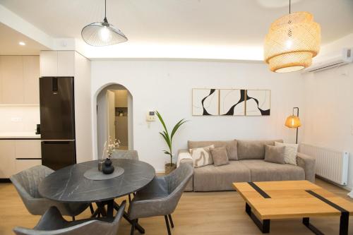 K11 Apartment, Atene