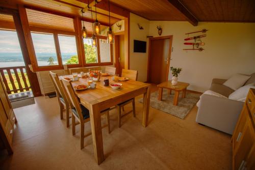Apkārtne, Chalet vue Alpes et lac in Saint-Aubin-Sauges