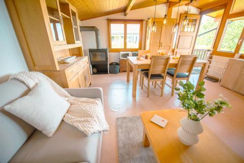 Chalet vue Alpes et lac in Saint-Aubin-Sauges