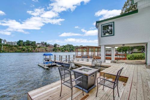 Lake Haven Estate with Hot Tub and Game Room in Hot Springs, USA