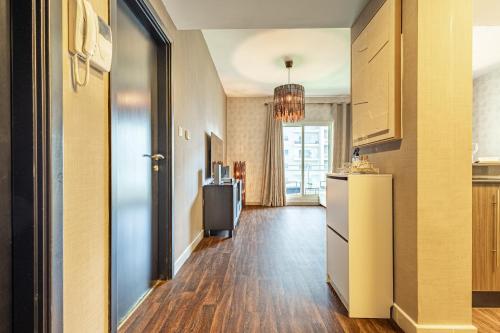 Modern Oasis - Elegant Cave - Family Heaven - Designer's Paradise - 10 min away from Abu Dhabi Airpo in สนามบินนานาชาติอาบูดาบี