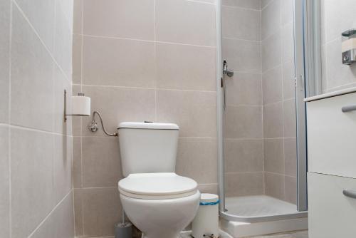 One-Bedroom Apartment Third Floor image 6