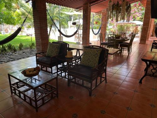 Costa azul para 15 personas con barbacoa y piscina in Barra De Santiago