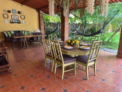 Costa azul para 15 personas con barbacoa y piscina in Barra De Santiago