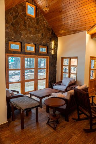 Superior Chalet image 2