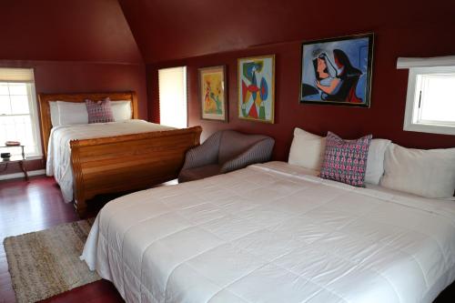 Tavern on the Bay Hotel - Albert Anastasia Suite - main image