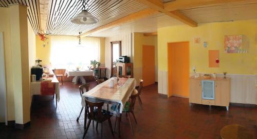 設施, 邁因策爾拉德旅館 (Gasthof und Pension Mainzer Rad) in 施韋青根