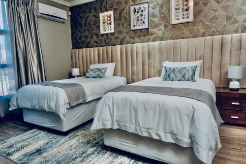 Deluxe Double or Twin Room image 10