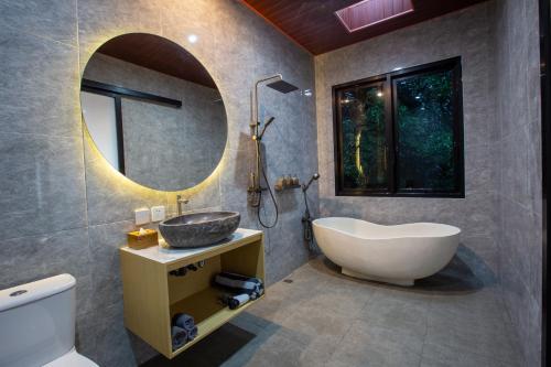 room detail thumbnail 2