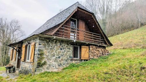 Chalet du Temps Suspendu, Pause magique au cœur des Pyrénées (Chalet du Temps Suspendu, Pause magique au cœur des Pyrenees) in Arbeost