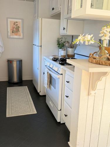 Stylish and Cozy 2BR 1BA Getaway Near LAX - LMU - SoFi - Beaches, Los Angeles (fotografie 9)
