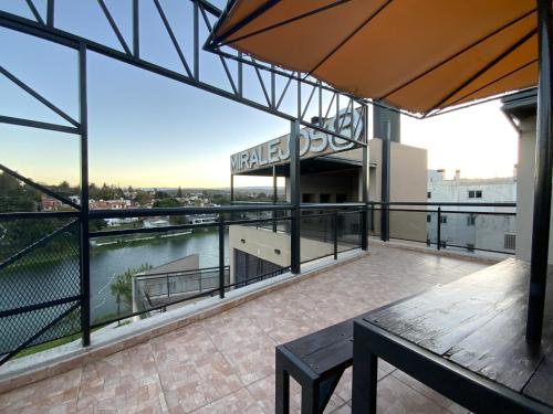 Departamento con cochera y piscina centro Carlos Paz in 비야 카를로스 파스