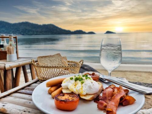 Food and beverages, Blue Lion Small Pool Villa - by KohChangVillas in Klong Son