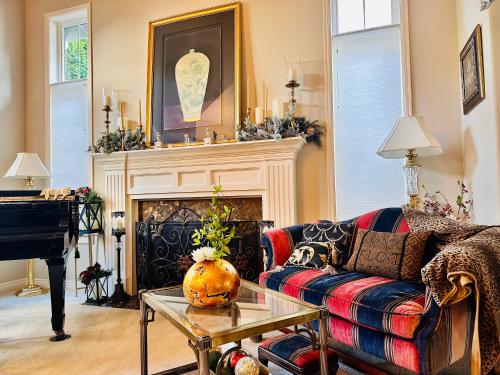 The Elegant & Cozy Retreat