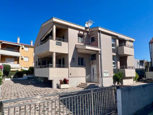 Apartment image 10