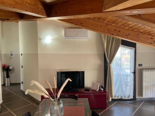 Comfortable attic with parking space in Chiavari in เชียวาริ