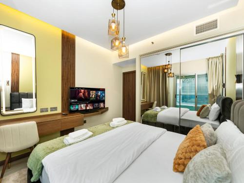 Stylish 1BHK Balcony with Canal View Near Shoba Metro Station, Дубай (фото 5)