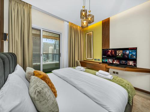 Stylish 1BHK Balcony with Canal View Near Shoba Metro Station, Дубай (фото 4)