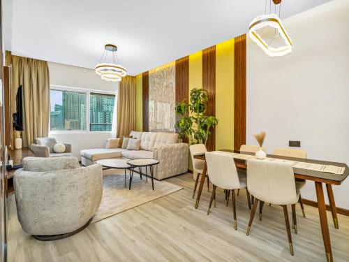 Stylish 1BHK Balcony with Canal View Near Shoba Metro Station, Дубай (фото 2)