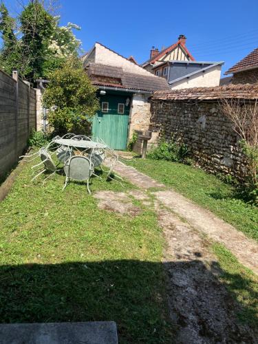 Garden, L Entre deux choses in Saint-Pierre-de-Bailleul