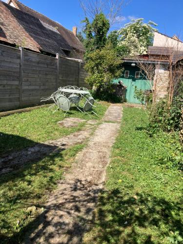 Garden, L Entre deux choses in Saint-Pierre-de-Bailleul