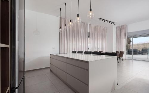Ari Eilat - 4 bedrooms with heated pool, Eilat (photo 6)