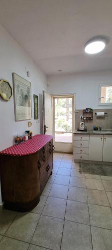 廚房, Holiday garden apartment עם מקלט in 凱撒利亞