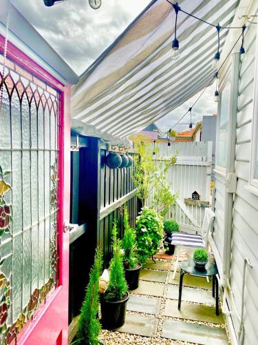 Studio 59 Newport sleeps1 in Newport