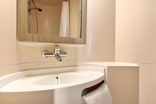 Premiere Classe Strasbourg Ouest Room Type - Triple Room (1 Double Bed + 1 Single Bed)