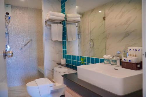 room detail thumbnail 2