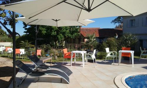 Peldbaseins, Hotel du Commerce Chez Stephane in Saint-Claud