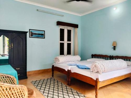 Double or Twin Room with Private Bathroom image 2