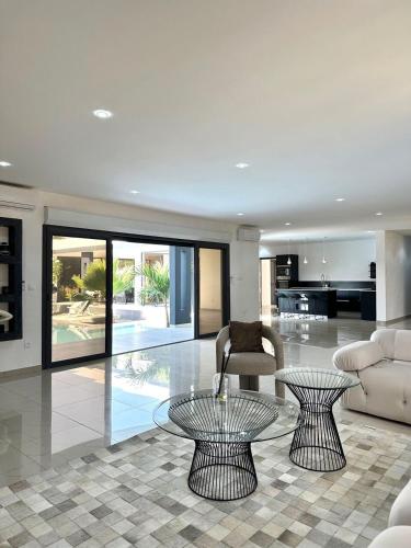 Luxurious 4 bedroom Villa next to the lagoon in La Somone