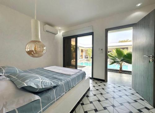 Luxurious 4 bedroom Villa next to the lagoon in La Somone