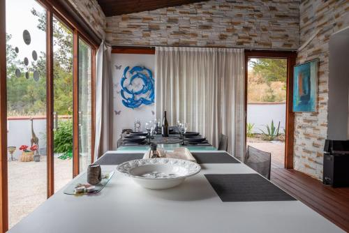 Villa Althea, Pool, Mountain Views, BBQ ,Patio in Laneia in Laneia
