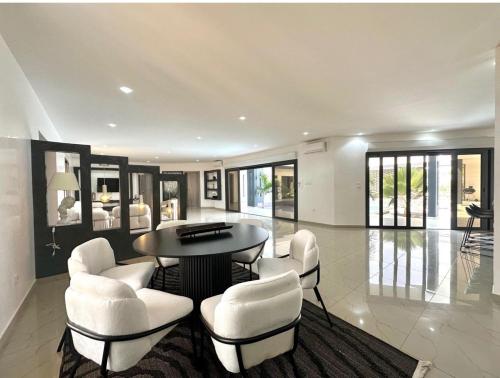 Luxurious 4 bedroom Villa next to the lagoon in La Somone