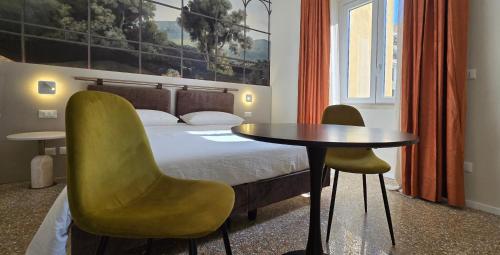 Elegante Stanza Privata in Centro a Roma Colosseo - FLC Room in Rome, Рим (фото 3)