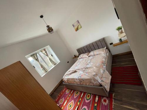 Traditional Albanian Escape Near Tirana in イーベ エ ポシュメ