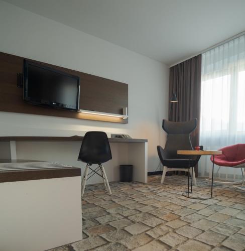 Superior Triple Room image 2