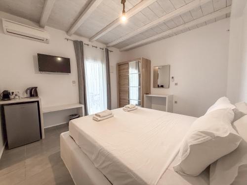 Villa & Suite Elia Mykonos Room Type - Suite with Hot Tub